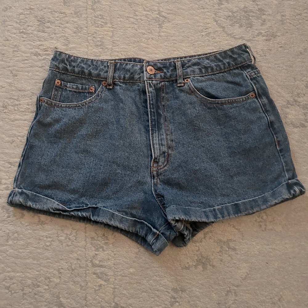 FOREVER21 HIGH-RISE DENIM SHORTS
